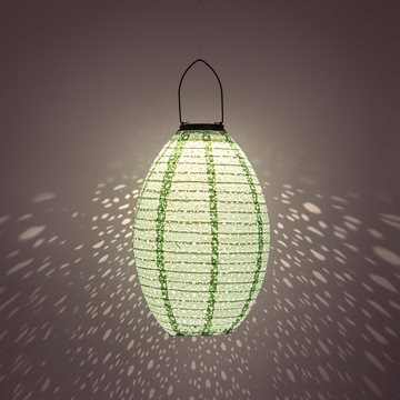 Dekorativ oval solcellelampe i i perforeret stof, i grøn farve CB739180