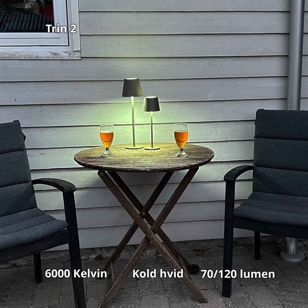 Genopladelig bordlampe med kelvin-skift, trinløst dæmpning, 27,5 cm høj, i farven mat grå - IP44 CB218002