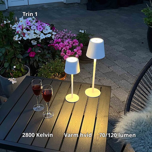 Genopladelig bordlampe med kelvin-skift, trinløst dæmpning, 27,5 cm høj, i hvid farve - IP44 CB218001