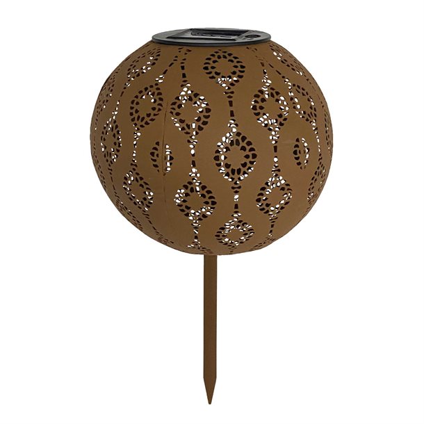 Kugleformet solcellelampe i rustfarvet metal med ornamentalsk mønster – "Valo" GL1028EZ  