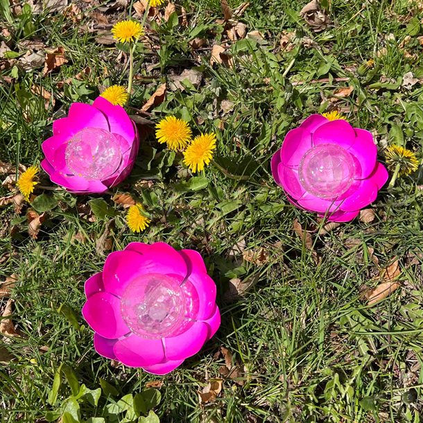 Solcellelampe - 3 små pinkfarvet lotusblomster fra eZsolar GL1048EZ